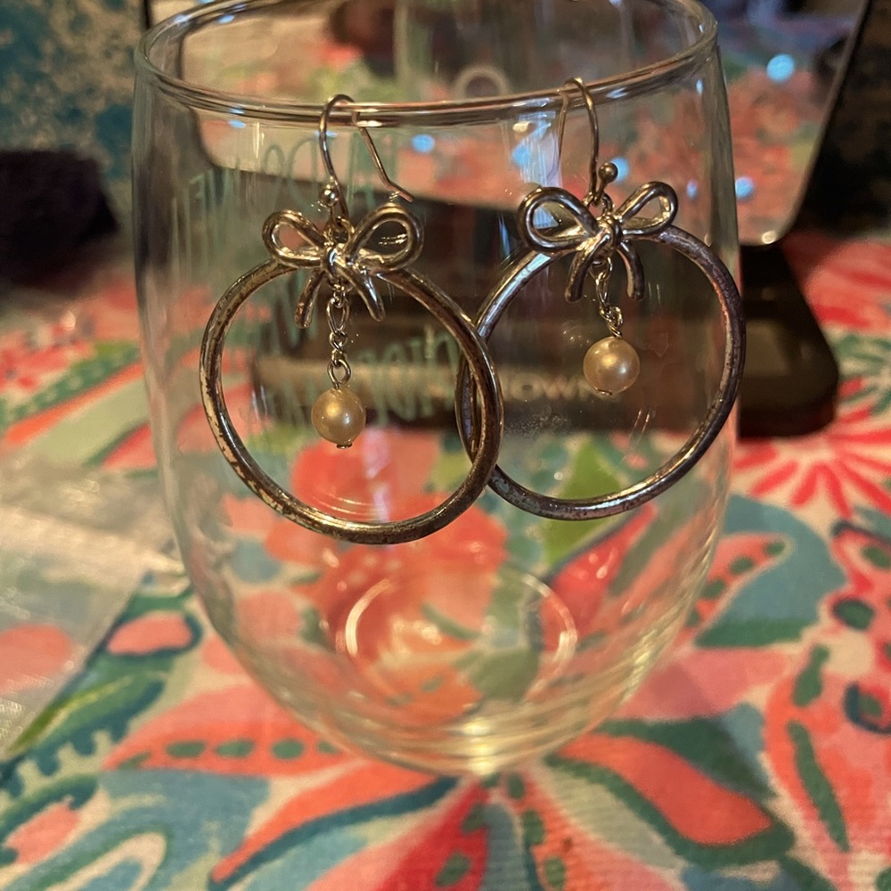 Hanging hoop earrings with imitation Pearl and bow